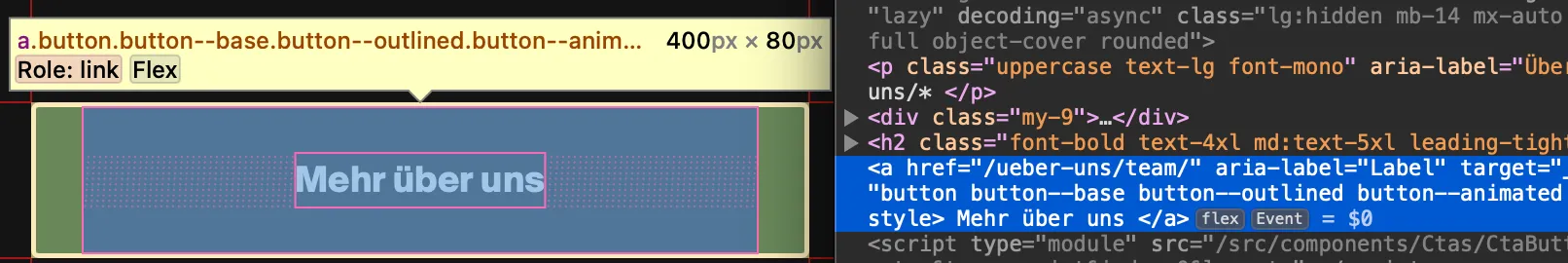 DevTools-Ansicht. Links der Button „Entdecke unsere People Policy“, rechts im HTML-Inspektor der Code des Buttons mit dem Attribut aria-label gleich „Label“, einem Platzhalter-Wert, der nicht ersetzt wurde.