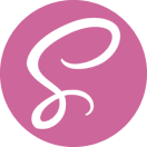 Logo von SCSS, ein pinkes Symbol mit 'S'-Form, steht für die erweiterte CSS-Syntax.